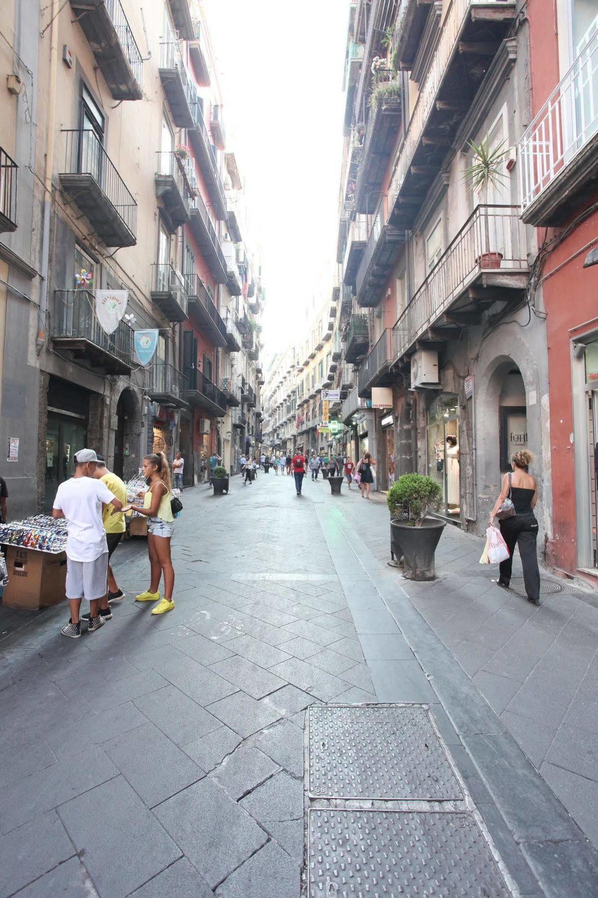 Napoli 2 Affittacamere Bagian luar foto